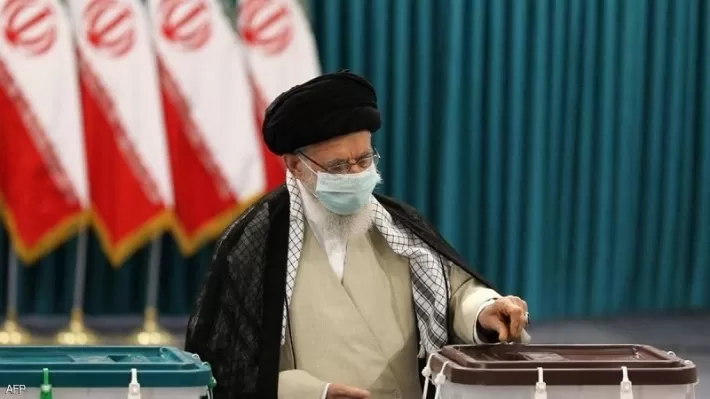 انطلاق الانتخابات الرئاسية في ايران.. وخامنئي يدلي بصوته