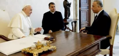 الكاظمي يعد البابا بتضميد جراح مسيحيي العراق