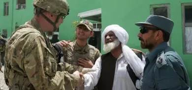 أميركا تبدأ نقل المترجمين الأفغان