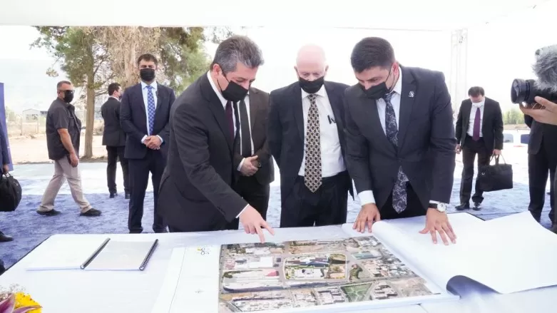 رئيس حكومة إقليم كوردستان يتفقد مشروع إنشاء المدرسة الأمريكية في دهوك