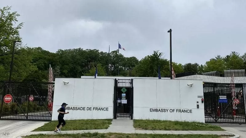 باريس تعيد سفيرها إلى واشنطن بعد أزمة الغواصات