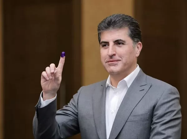 President Nechirvan Barzani casts his vote in Erbil