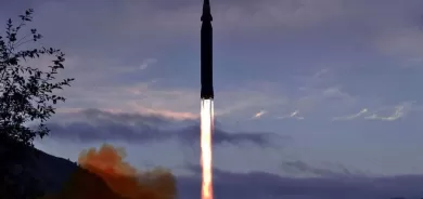 كوريا الشمالية تطلق صاروخا باليستيا قبالة الساحل الشرقي