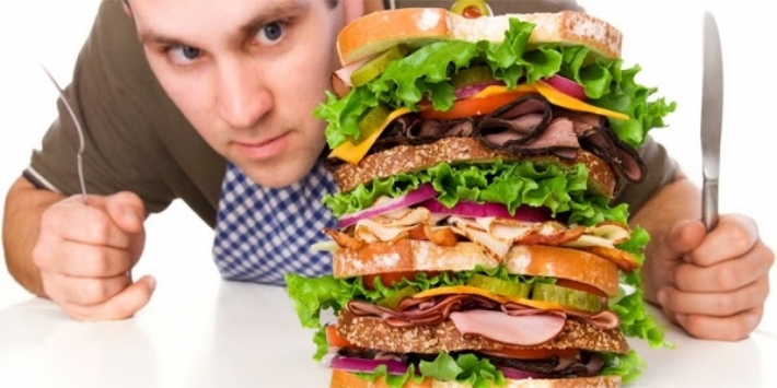 الكشف عن أسوأ عادة في تناول الطعام .. مدمرة للصحة