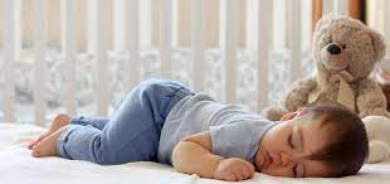 النوم: ماذا يقول العلم بشأن النوم الصحي للأطفال الرضع؟