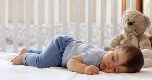 النوم: ماذا يقول العلم بشأن النوم الصحي للأطفال الرضع؟