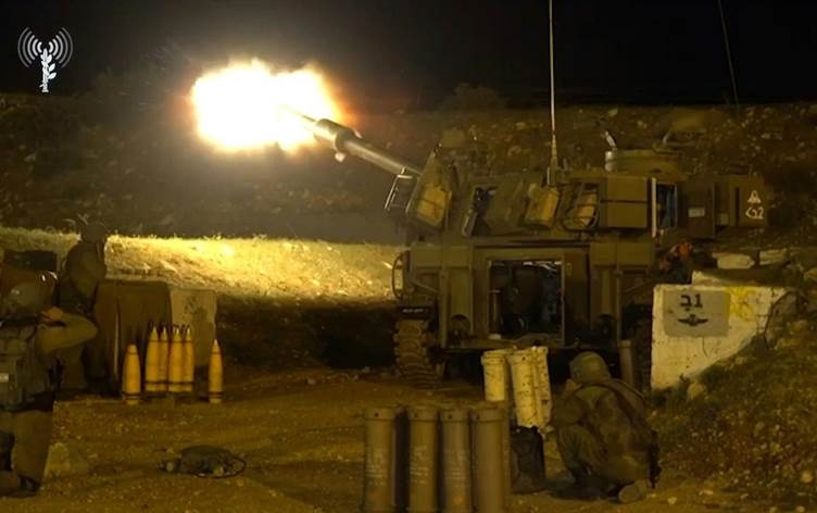 الجيش الإسرائيلي يقصف مناطق في جنوب لبنان رداً على إطلاق قذيفة صاروخية