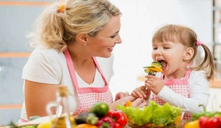 كيف تشجع طفلك على تناول الخضروات؟