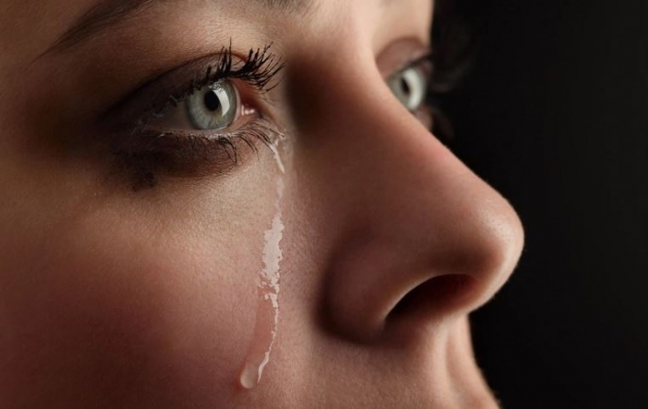 ما هي أسباب البكاء العاطفي؟