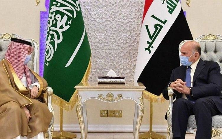 وزير الخارجية يبحث مع نظيره السعودي مخرجات زيارته إلى إيران