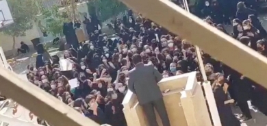 Iran protests: Schoolgirls heckle paramilitary speaker