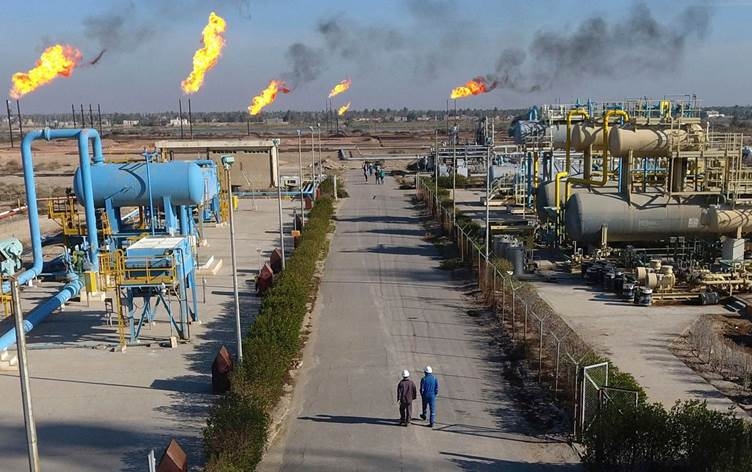 وزير النفط: صادرات العراق لن تتأثر بخفض الإنتاج النفطي الذي أقرته أوبك+