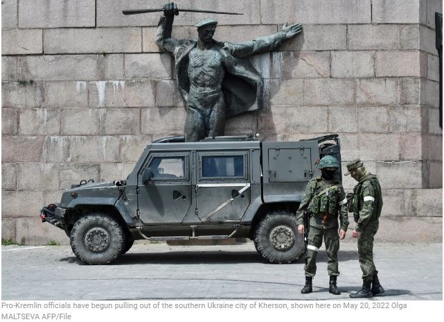 Kremlin proxies flee Kherson as Ukraine advances