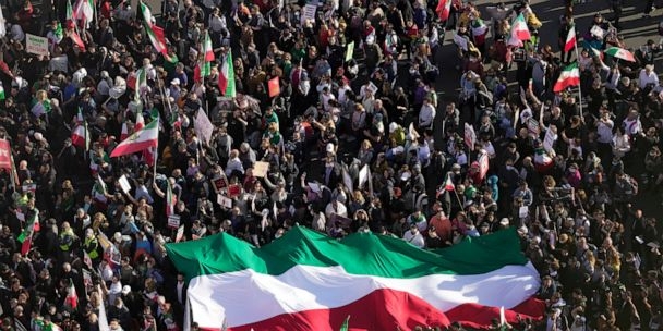 Iran protests: Huge rally in Berlin in support