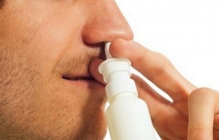 طبيب يحذر من استخدام قطرات الأنف عند الزكام