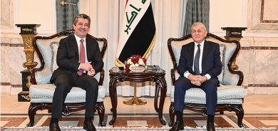 في اطار زيارته الى بغداد.. رئيس حكومة إقليم كوردستان يجتمع مع رئيس جمهورية العراق