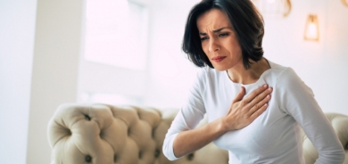 أعراض شائعة تحذر من الإصابة بالنوبة القلبية لدى النساء
