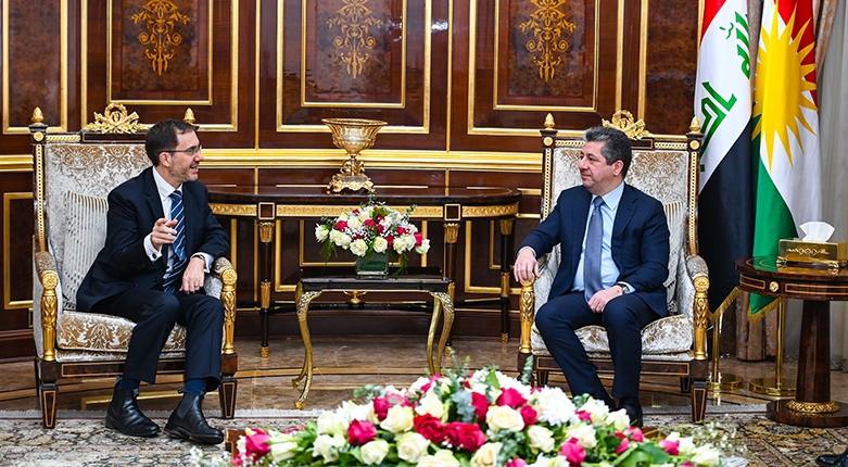 مسرور بارزاني والسفير البريطاني لدى العراق يشددان على أهمية حل المشاكل بين أربيل وبغداد