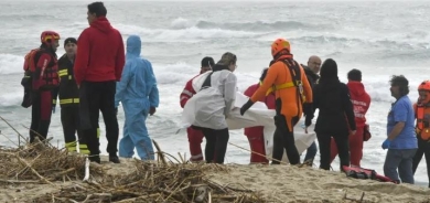 Migrant boat breaks apart off Italy; 43 dead, 80 survivors