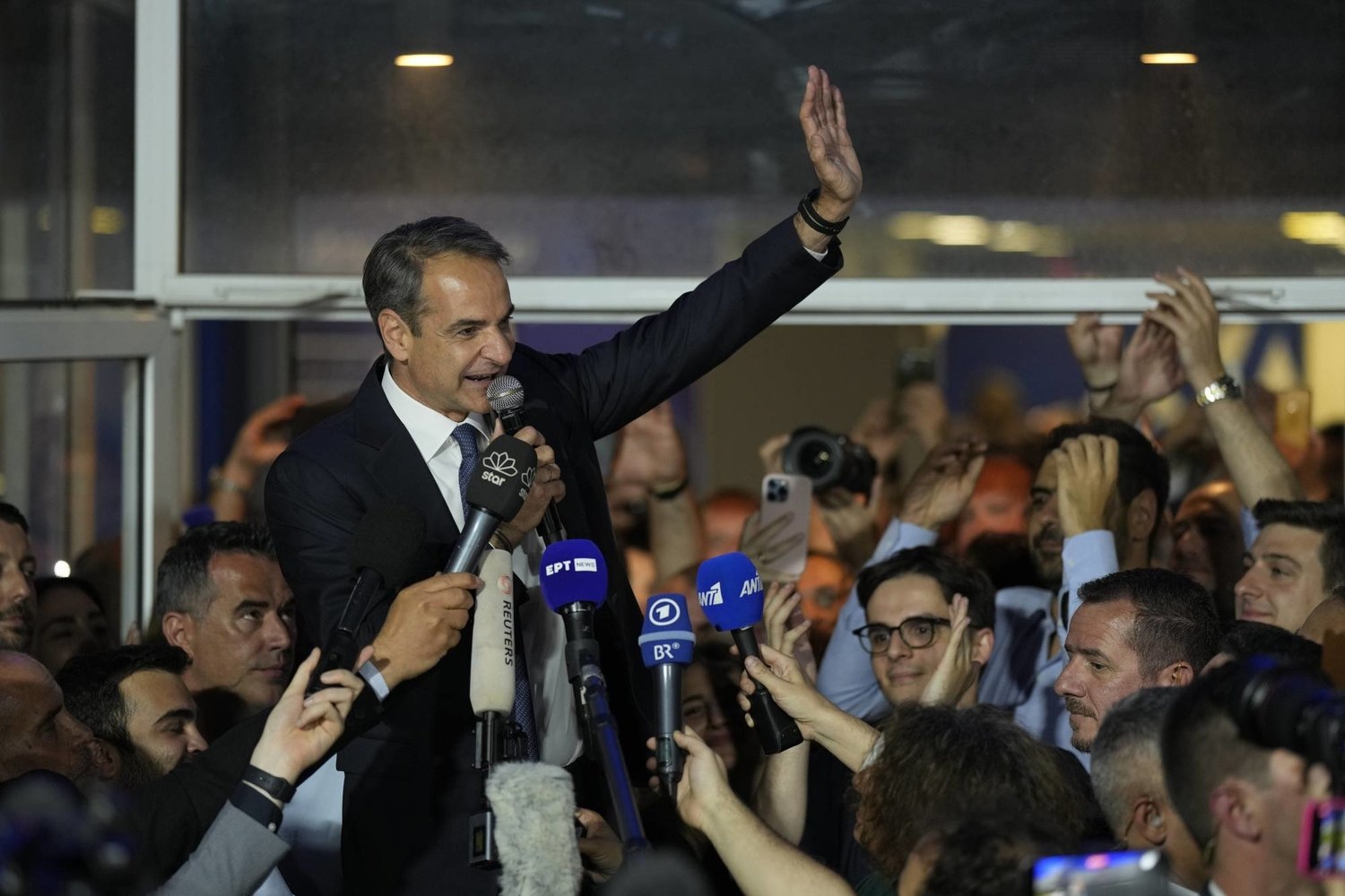 اليونان: الحزب الحاكم يحقق فوزاً ساحقاً في الانتخابات دون الحصول على أغلبية