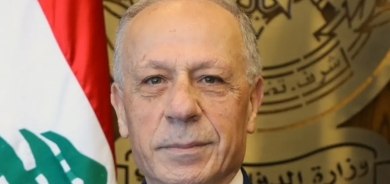 وزير الدفاع اللبناني ينجو من محاولة اغتيال في بيروت