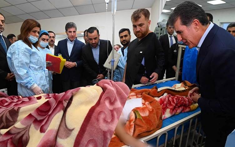 رئيس إقليم كوردستان يتفقد مصابين بحريق الحمدانية يعالجون في أربيل