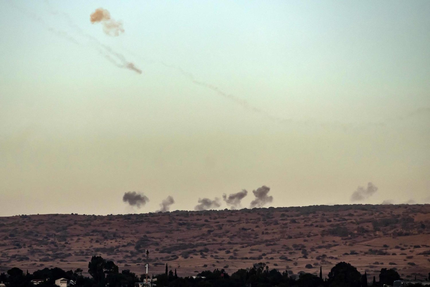 جنوب لبنان... «حزب الله» قصف ثكنة إسرائيلية بالصواريخ