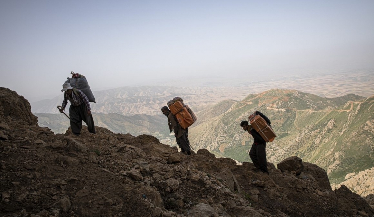 Iranian Border Patrol Shoots Kurdish Kolbers, Leaving One Dead and Several Injured