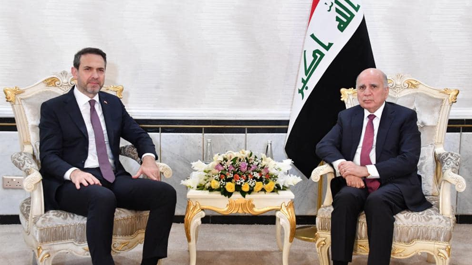فؤاد حسين ووزير الطاقة التركي يؤكدان على ضرورة حل جميع القضايا المُتعلقة بالنفط بين بغداد وأنقرة