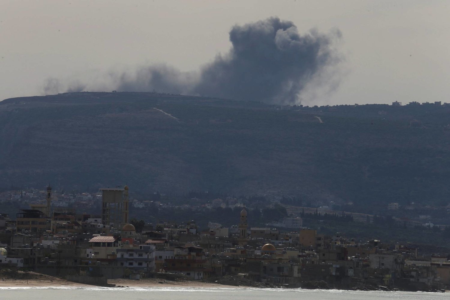 الأعنف منذ بدء الحرب... إطلاق أكثر من 50 صاروخاً من لبنان تجاه إسرائيل