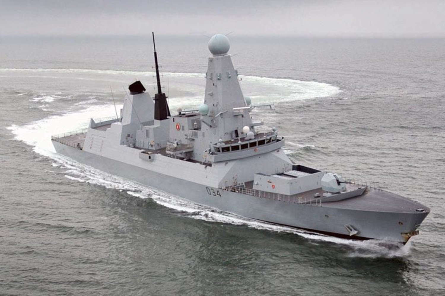 للمساهمة بتعزيز الأمن... بريطانيا ترسل سفينة حربية إلى الخليج