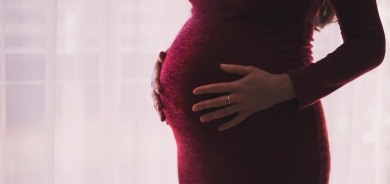 ما أسباب الشعور بالغثيان أثناء الحمل؟