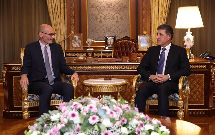 نيجيرفان بارزاني والسفير البريطاني ببغداد يؤكدان أهمية حماية أمن العراق