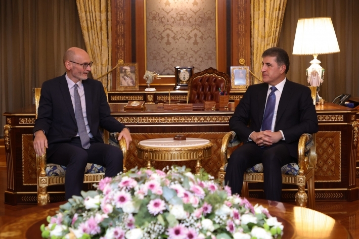 رئيس إقليم كوردستان يستقبل السفير البريطاني ويؤكدان أهمية إبعاد العراق عن تعقيدات المنطقة