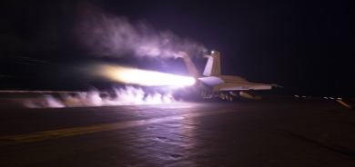 الجيش الأميركي يعلن تدمير 3 زوارق وصاروخي كروز وطائرة مسيرة للحوثيين