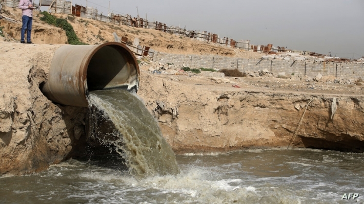 نحو نصف السكان فقط يحصلون على مياه صالحة للشرب.. التلوث والجفاف يهددان أنهار العراق