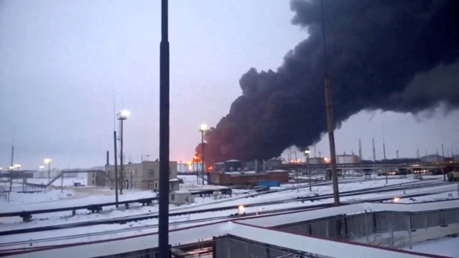 حريق في مصفاة نفط روسية بعد هجوم شنته مسيّرة