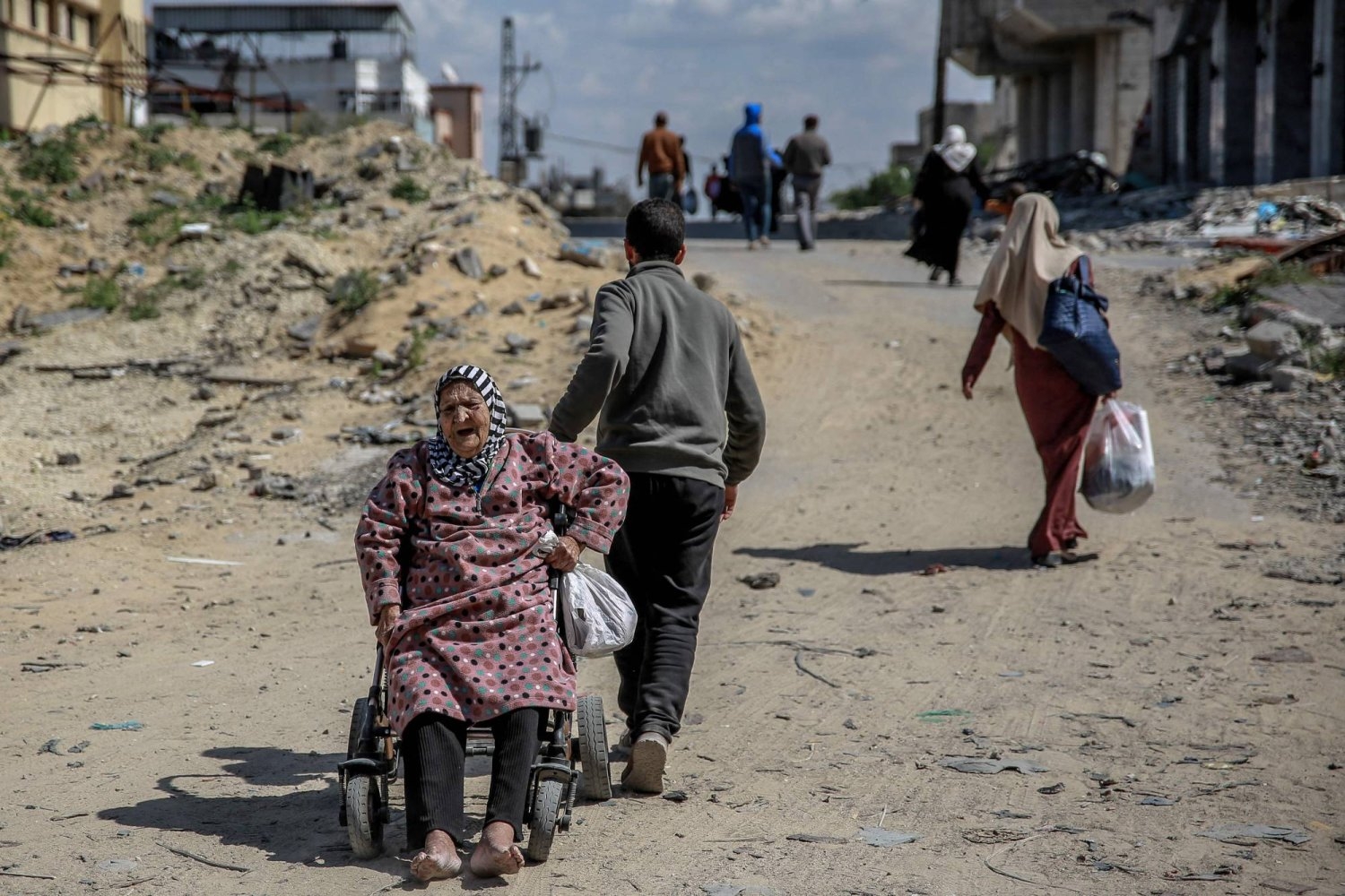 في غزة... الحرب تتواصل رغم قرار «مجلس الأمن» لوقف إطلاق النار