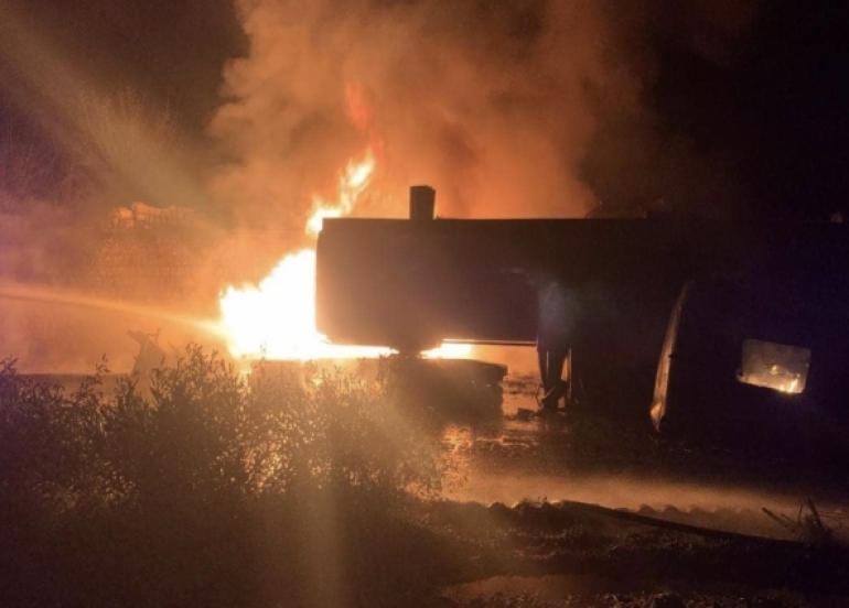 اندلاع حريق بعد اصطدام شاحنتي وقود وإيقاف توزيع الماء على المنازل في دوكان