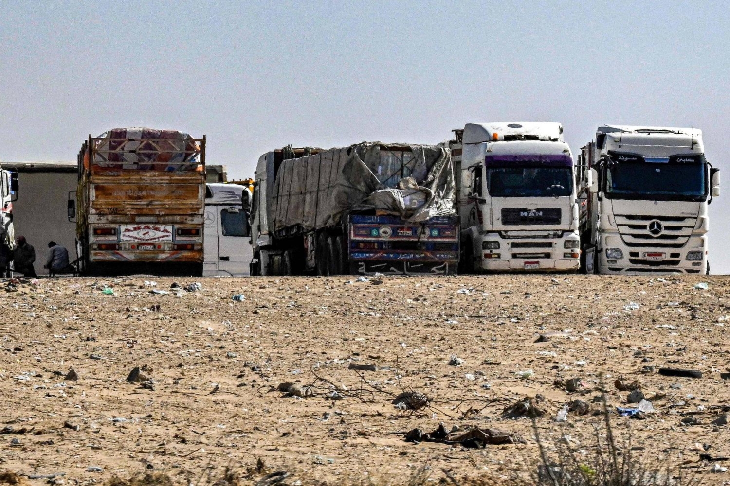 إسرائيل تسمح «مؤقتا» بوصول المساعدات إلى غزة عبر حدودها مع شمال القطاع