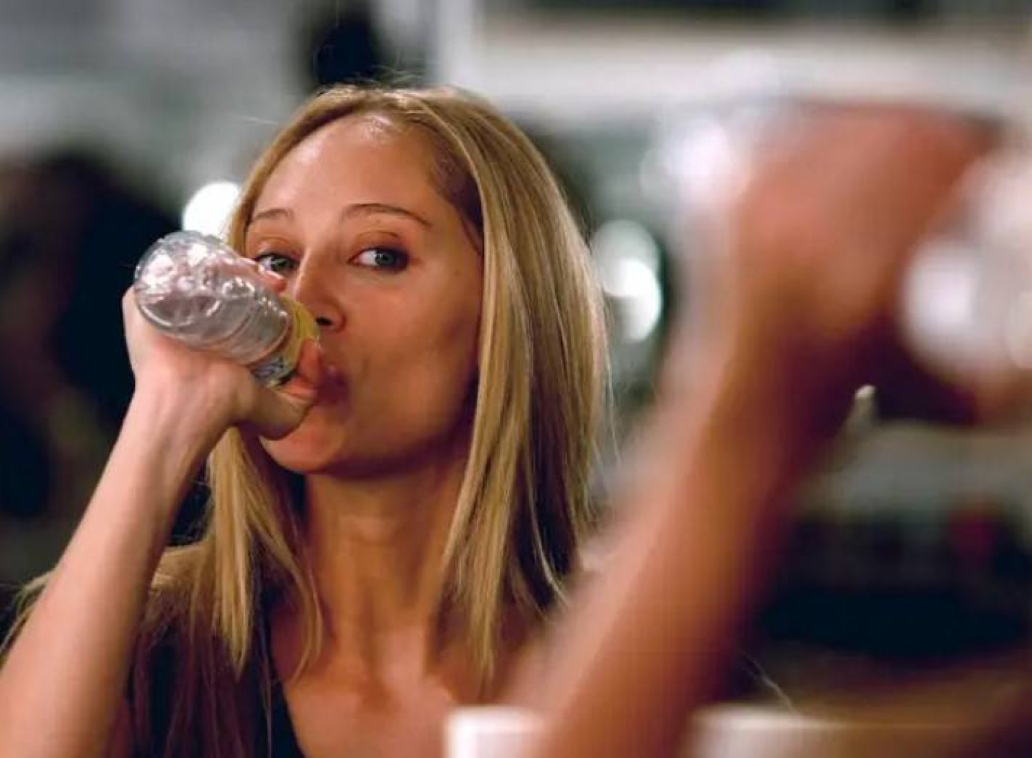 6 أسباب للشعور بالعطش رغم شرب كمية كافية من الماء