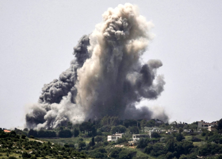 القصف مستمر على جنوب لبنان... ووفد مصري لإسرائيل لدفع محادثات هدنة غزة