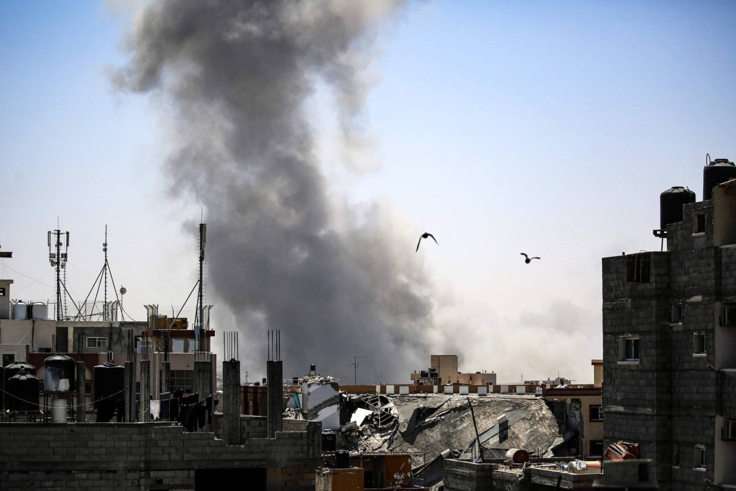 قصف في غزة ووفدا «حماس» وإسرائيل يغادران محادثات القاهرة
