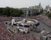 ريال مدريد يحتفل بلقبه السادس والثلاثين وسط الآلاف من جماهيره