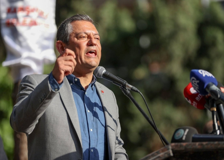 زعيم المعارضة التركية رفض ممارسات رؤساء بلديات تجاه اللافتات العربية