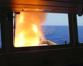 الجيش الأميركي: إصابة ناقلة بضائع في البحر الأحمر بصواريخ حوثية
