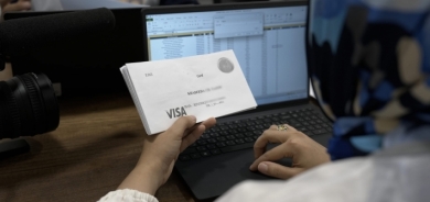 مالية كوردستان: مصرف (TBI) يسلّم أول حزمة من البطاقات المصرفية إلى الفريق المختص بمشروع (حسابي)