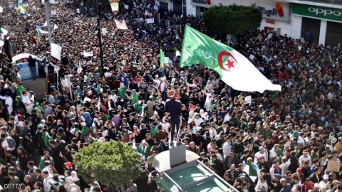 جمعة الجزائر السابعة تتجاوز بوتفليقة إلى 