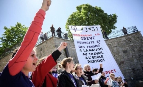 نساء سويسرا يضربن عن العمل للحصول على مزيد من المال والوقت والاحترام
