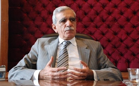 السياسي الكوردي أحمد ترك: كان التعذيب لا يتوقف ليل نهار في سجن آمد